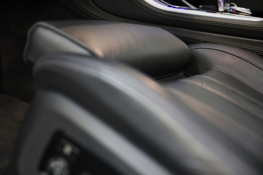 BMW X5 M50d M Line / 7 Persoons / Massage / HK / Head Up / Acc / Lane Assist / Leder / Luchtvering / Open Pano / Trekhaak / 22 Inc