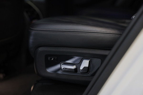 BMW X5 M50d M Line / 7 Persoons / Massage / HK / Head Up / Acc / Lane Assist / Leder / Luchtvering / Open Pano / Trekhaak / 22 Inc