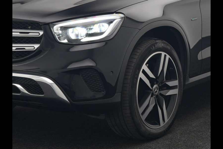 Mercedes-Benz GLC 300e 4MATIC Premium Plus PHEV 320pk Dealer O.H | Panodak | Trekhaak af Fabriek | Adaptive Cruise | Multibeam LED | 20" L.M | Apple Carplay | Sfeerverlichting | Camera | BLIS |