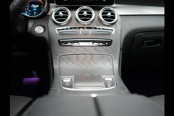Mercedes-Benz GLC 300e 4MATIC Premium Plus PHEV 320pk Dealer O.H | Panodak | Trekhaak af Fabriek | Adaptive Cruise | Multibeam LED | 20" L.M | Apple Carplay | Sfeerverlichting | Camera | BLIS |