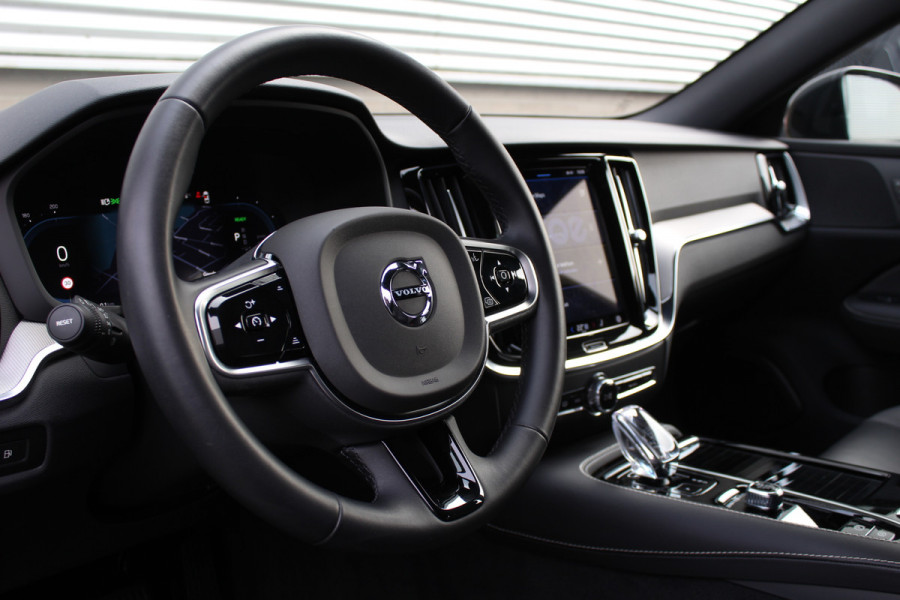 Volvo V60 2.0 T6 Plug-in hybrid AWD Plus Dark | Trekhaak Actie | SOH 96% | Camera | Elektrische achterklep | Leder | Memory