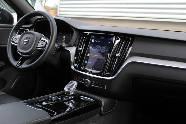 Volvo V60 2.0 T6 Plug-in hybrid AWD Plus Dark | Trekhaak Actie | SOH 96% | Camera | Elektrische achterklep | Leder | Memory