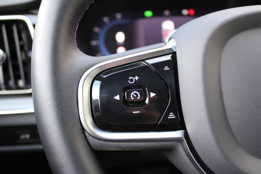 Volvo V60 2.0 T6 Plug-in hybrid AWD Plus Dark | Trekhaak Actie | SOH 96% | Camera | Elektrische achterklep | Leder | Memory