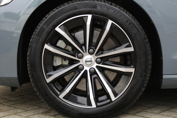 Volvo V60 2.0 T6 Plug-in hybrid AWD Plus Dark | Trekhaak Actie | SOH 96% | Camera | Elektrische achterklep | Leder | Memory