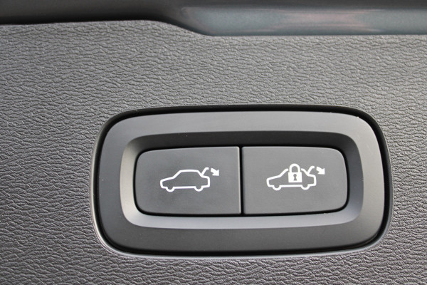 Volvo V60 2.0 T6 Plug-in hybrid AWD Plus Dark | Trekhaak Actie | SOH 96% | Camera | Elektrische achterklep | Leder | Memory