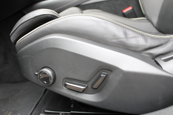 Volvo V60 2.0 T6 Plug-in hybrid AWD Plus Dark | Trekhaak Actie | SOH 96% | Camera | Elektrische achterklep | Leder | Memory