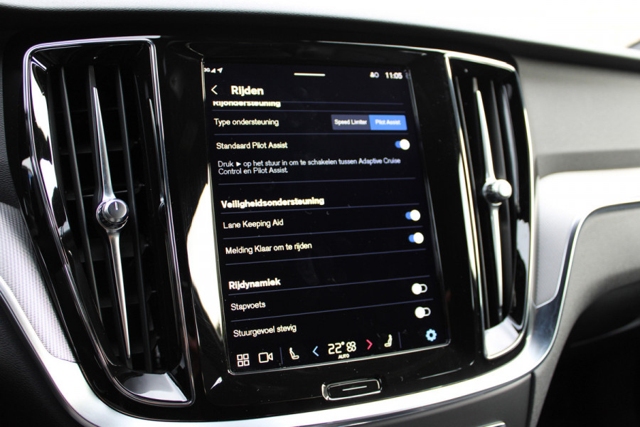 Volvo V60 2.0 T6 Plug-in hybrid AWD Plus Dark | Trekhaak Actie | SOH 96% | Camera | Elektrische achterklep | Leder | Memory