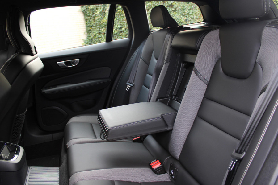 Volvo V60 2.0 T6 Plug-in hybrid AWD Plus Dark | Trekhaak Actie | SOH 96% | Camera | Elektrische achterklep | Leder | Memory