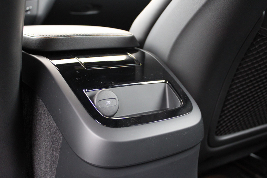 Volvo V60 2.0 T6 Plug-in hybrid AWD Plus Dark | Trekhaak Actie | SOH 96% | Camera | Elektrische achterklep | Leder | Memory