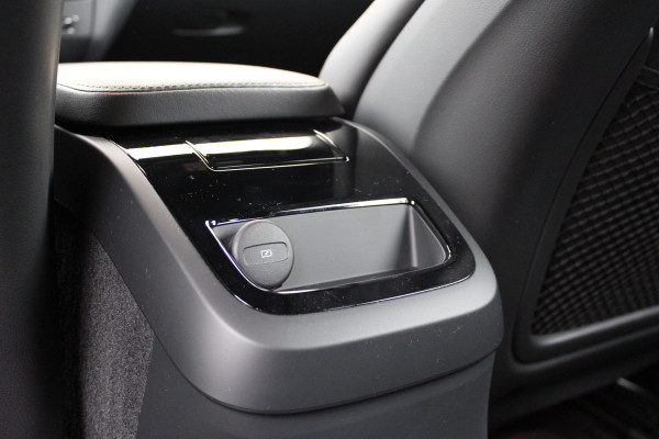 Volvo V60 2.0 T6 Plug-in hybrid AWD Plus Dark | Trekhaak Actie | SOH 96% | Camera | Elektrische achterklep | Leder | Memory