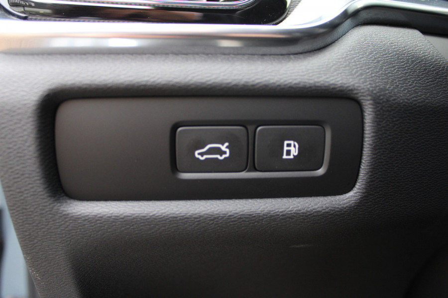 Volvo V60 2.0 T6 Plug-in hybrid AWD Plus Dark | Trekhaak Actie | SOH 96% | Camera | Elektrische achterklep | Leder | Memory