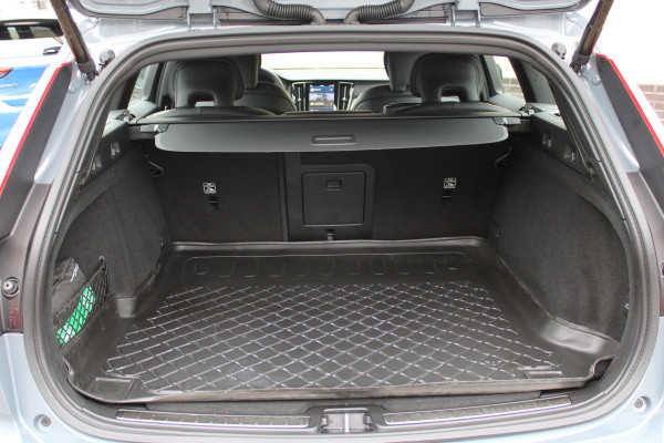 Volvo V60 2.0 T6 Plug-in hybrid AWD Plus Dark | Trekhaak Actie | SOH 96% | Camera | Elektrische achterklep | Leder | Memory