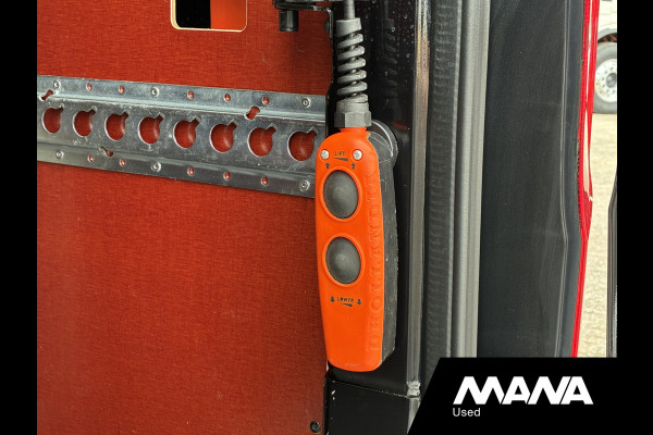 Volkswagen Crafter 35 2.0 TDI L4H3 Highline Laadklep Automaat Camera Airco Cruise Vooruitverwarming Carplay