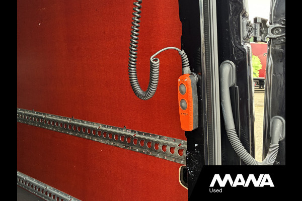 Volkswagen Crafter 35 2.0 TDI L4H3 Highline Laadklep Automaat Camera Airco Cruise Vooruitverwarming Carplay