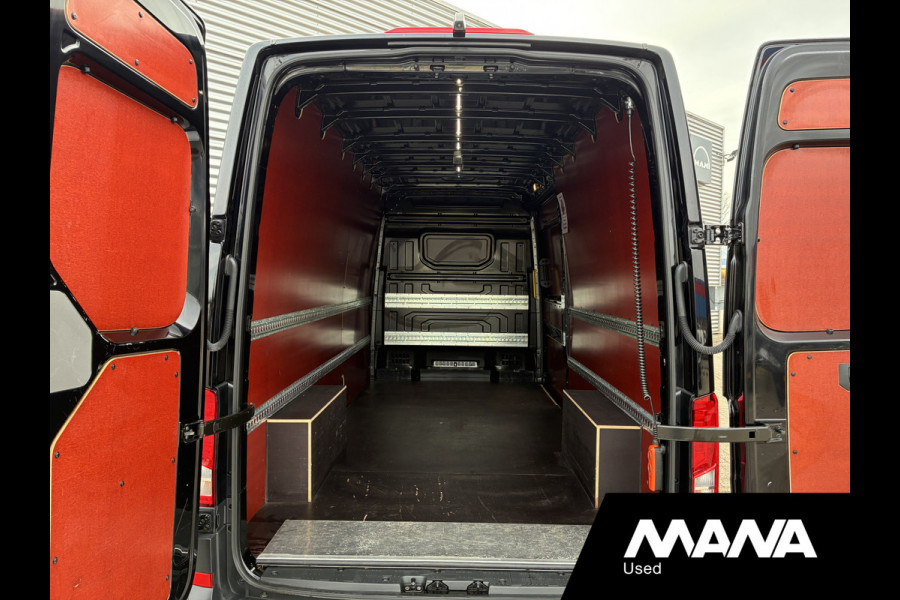 Volkswagen Crafter 35 2.0 TDI L4H3 Highline Laadklep Automaat Camera Airco Cruise Vooruitverwarming Carplay