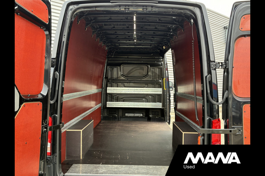 Volkswagen Crafter 35 2.0 TDI L4H3 Highline Laadklep Automaat Camera Airco Cruise Vooruitverwarming Carplay