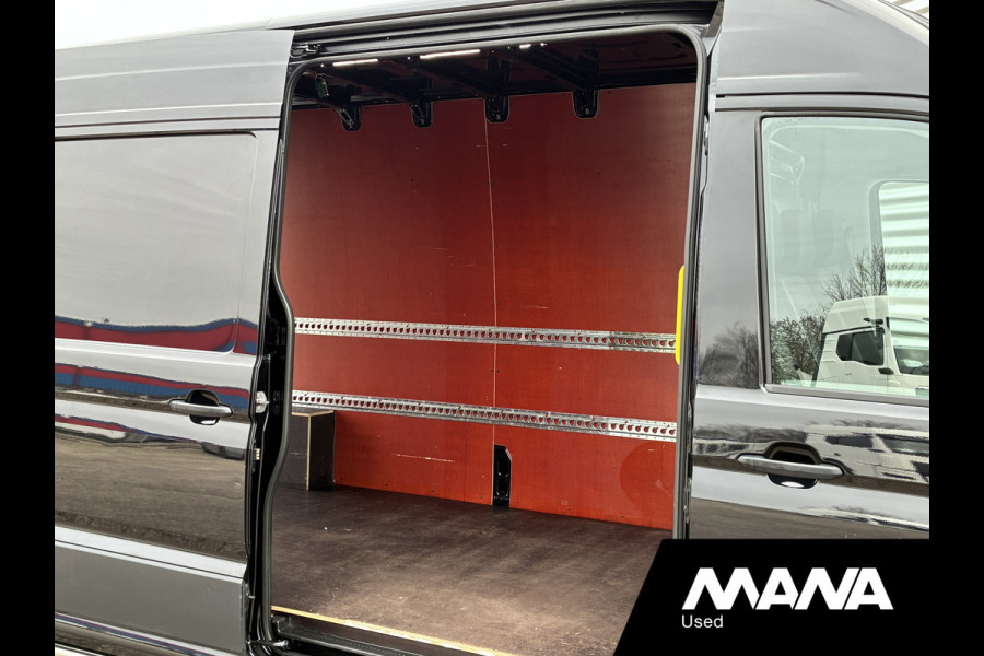 Volkswagen Crafter 35 2.0 TDI L4H3 Highline Laadklep Automaat Camera Airco Cruise Vooruitverwarming Carplay