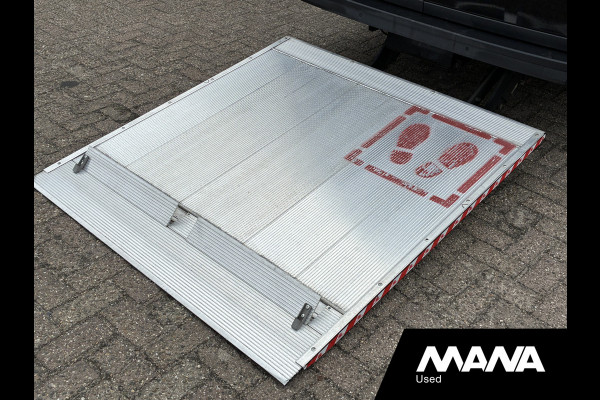 Volkswagen Crafter 35 2.0 TDI L4H3 Highline Laadklep Automaat Camera Airco Cruise Vooruitverwarming Carplay