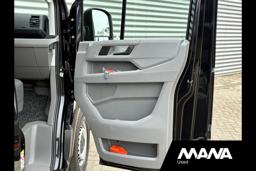 Volkswagen Crafter 35 2.0 TDI L4H3 Highline Laadklep Automaat Camera Airco Cruise Vooruitverwarming Carplay