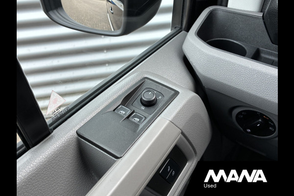 Volkswagen Crafter 35 2.0 TDI L4H3 Highline Laadklep Automaat Camera Airco Cruise Vooruitverwarming Carplay