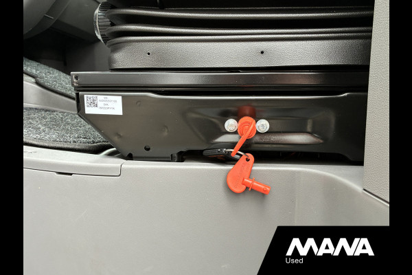 Volkswagen Crafter 35 2.0 TDI L4H3 Highline Laadklep Automaat Camera Airco Cruise Vooruitverwarming Carplay