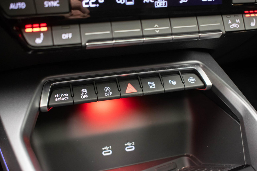 Audi A3 Sportback 35 TFSI S edition |3xS-line|Pano|Carbon|HUD|Sonos|Memory|RS Stoelen