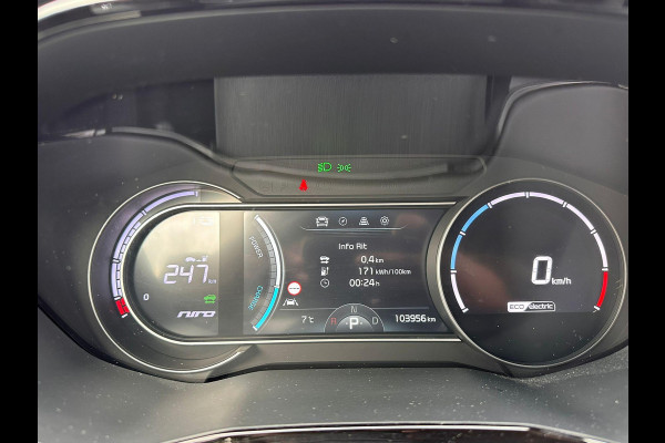 Kia e-Niro ExecutiveLine Sky 64 kWh | SOH: 96,1% | Schuifdak | Leder | Climate | Stoel&Stuur Verwarming | Memory Seat | Navi | Adaptive CC |
