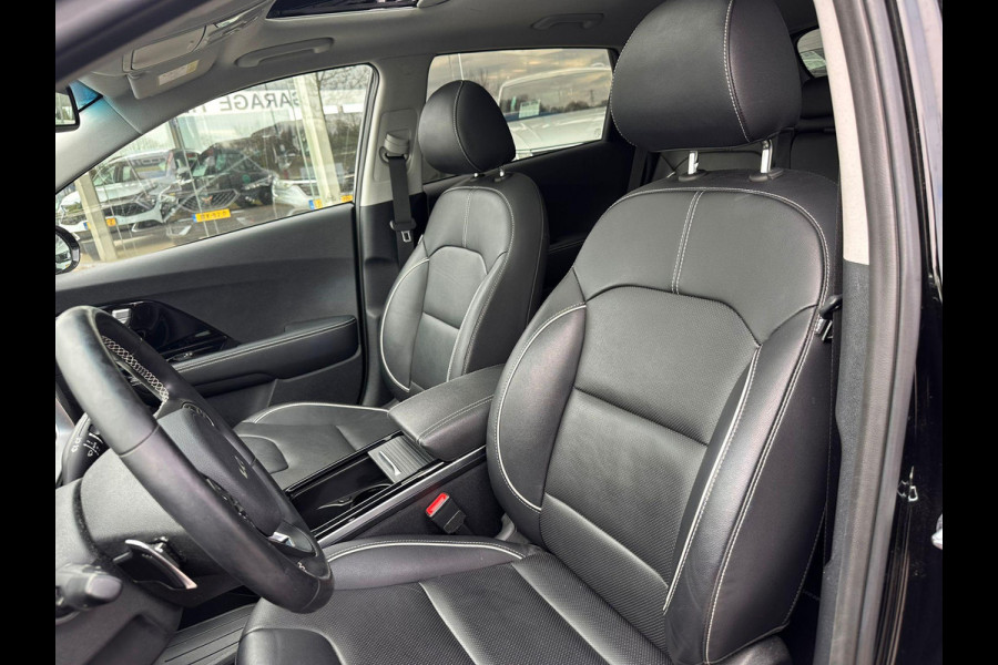 Kia e-Niro ExecutiveLine Sky 64 kWh | SOH: 96,1% | Schuifdak | Leder | Climate | Stoel&Stuur Verwarming | Memory Seat | Navi | Adaptive CC |
