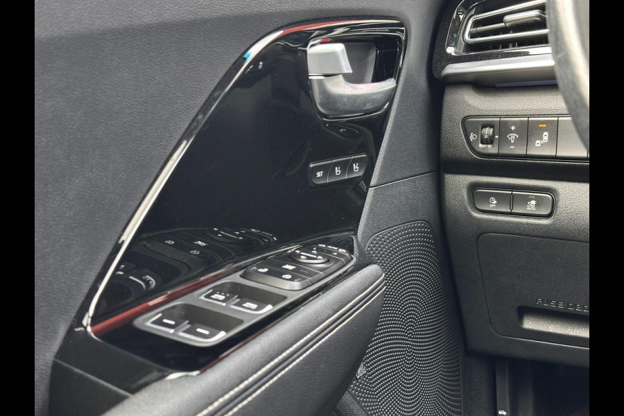 Kia e-Niro ExecutiveLine Sky 64 kWh | SOH: 96,1% | Schuifdak | Leder | Climate | Stoel&Stuur Verwarming | Memory Seat | Navi | Adaptive CC |