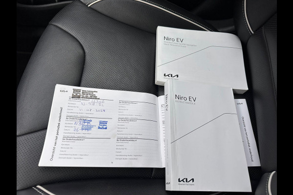 Kia e-Niro ExecutiveLine Sky 64 kWh | SOH: 96,1% | Schuifdak | Leder | Climate | Stoel&Stuur Verwarming | Memory Seat | Navi | Adaptive CC |