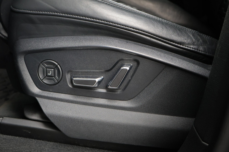 Audi RSQ8 4.0 TFSI RS Q8 quattro | CARBON IN & EXTERIEUR | ADAPTIVE CRUISE | TREKHAAK | MASSAGE | STOELVEWARMING & VERKOELING | CAMERA | H