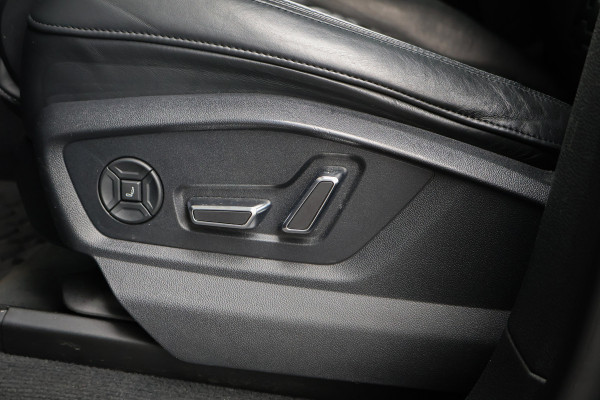 Audi RSQ8 4.0 TFSI RS Q8 quattro | CARBON IN & EXTERIEUR | ADAPTIVE CRUISE | TREKHAAK | MASSAGE | STOELVEWARMING & VERKOELING | CAMERA | H