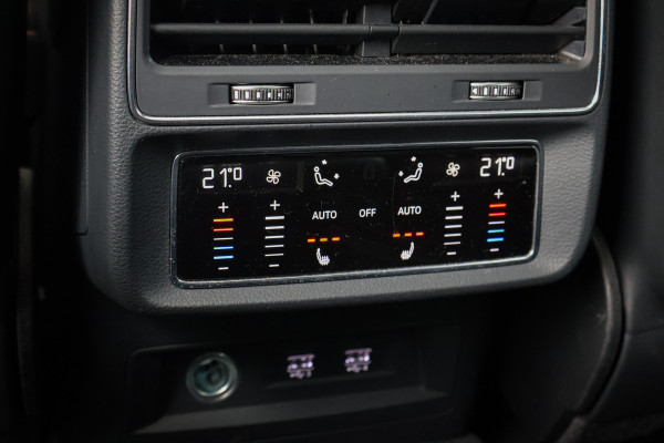 Audi RSQ8 4.0 TFSI RS Q8 quattro | CARBON IN & EXTERIEUR | ADAPTIVE CRUISE | TREKHAAK | MASSAGE | STOELVEWARMING & VERKOELING | CAMERA | H