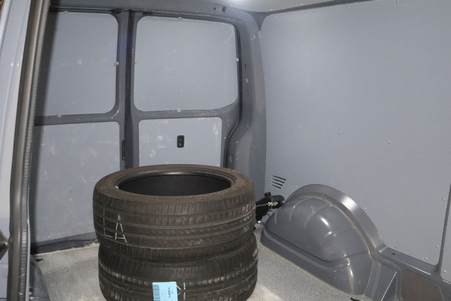 Volkswagen Transporter 2.0 TDI 150pk L2 H1 Bulli 75th Edition