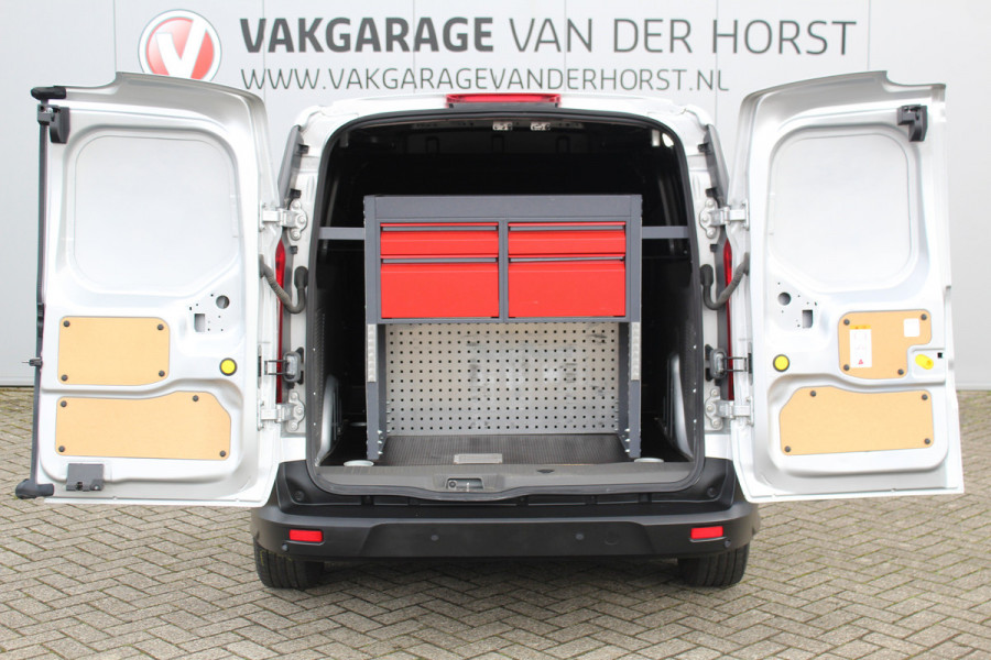 Ford Transit Connect 1.5-120pk EcoBlue L2 Trend / 8traps-AUTOMAAT ! Erg nette Ford Transit Connect, laadruimte v.v. van een praktisch inbouw. Autm. airco dual, 3-zits, metallic lak, pdc v+a, Apple carplay, schuifdeur li+re, navigatie, cruise cntrl, stoelverwarming, camera etc.