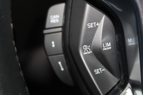 Ford Transit Connect 1.5-120pk EcoBlue L2 Trend / 8traps-AUTOMAAT ! Erg nette Ford Transit Connect, laadruimte v.v. van een praktisch inbouw. Autm. airco dual, 3-zits, metallic lak, pdc v+a, Apple carplay, schuifdeur li+re, navigatie, cruise cntrl, stoelverwarming, camera etc.