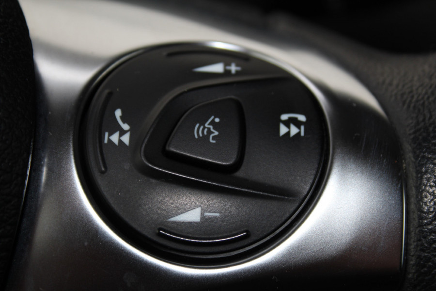 Ford Transit Connect 1.5-120pk EcoBlue L2 Trend / 8traps-AUTOMAAT ! Erg nette Ford Transit Connect, laadruimte v.v. van een praktisch inbouw. Autm. airco dual, 3-zits, metallic lak, pdc v+a, Apple carplay, schuifdeur li+re, navigatie, cruise cntrl, stoelverwarming, camera etc.