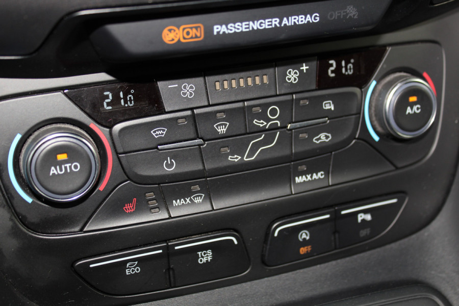 Ford Transit Connect 1.5-120pk EcoBlue L2 Trend / 8traps-AUTOMAAT ! Erg nette Ford Transit Connect, laadruimte v.v. van een praktisch inbouw. Autm. airco dual, 3-zits, metallic lak, pdc v+a, Apple carplay, schuifdeur li+re, navigatie, cruise cntrl, stoelverwarming, camera etc.