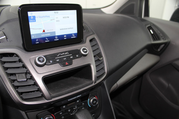Ford Transit Connect 1.5-120pk EcoBlue L2 Trend / 8traps-AUTOMAAT ! Erg nette Ford Transit Connect, laadruimte v.v. van een praktisch inbouw. Autm. airco dual, 3-zits, metallic lak, pdc v+a, Apple carplay, schuifdeur li+re, navigatie, cruise cntrl, stoelverwarming, camera etc.