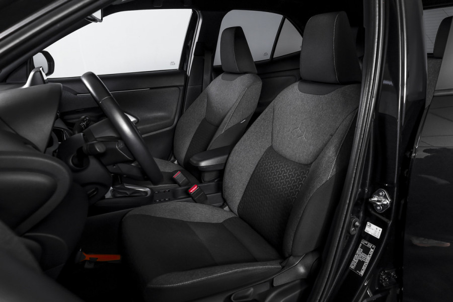 Toyota Yaris Cross 1.5 Hybrid First Edition | Adapt. Cruise | Stoelverw. | PDC | Camera | App. Connect | ECC | Trekhaak | LM 17" |