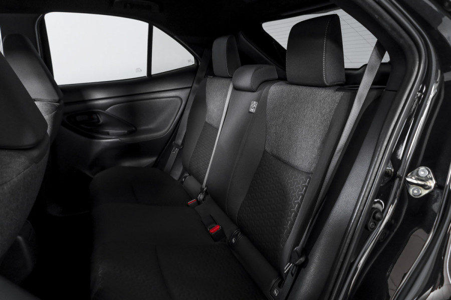 Toyota Yaris Cross 1.5 Hybrid First Edition | Adapt. Cruise | Stoelverw. | PDC | Camera | App. Connect | ECC | Trekhaak | LM 17" |