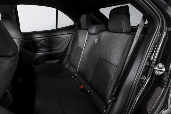 Toyota Yaris Cross 1.5 Hybrid First Edition | Adapt. Cruise | Stoelverw. | PDC | Camera | App. Connect | ECC | Trekhaak | LM 17" |