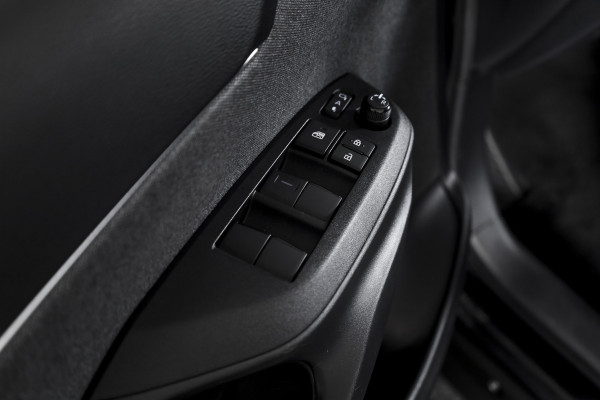 Toyota Yaris Cross 1.5 Hybrid First Edition | Adapt. Cruise | Stoelverw. | PDC | Camera | App. Connect | ECC | Trekhaak | LM 17" |