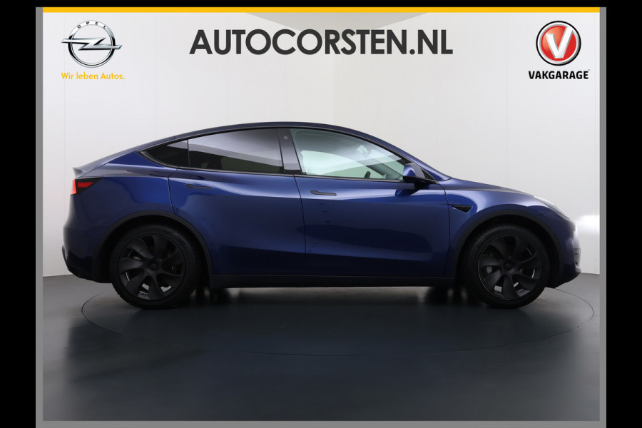 Tesla Model Y RWD 300pk Trekhaak SOH 92% Warmtepomp LFP-Accu Leer Lmv Camera's Panoramadak Adap.Cruise Navi Ecc Autopilot Stoel+Stuur+Achterbank Verwarming Elek.Achterklep Dodehoek detector Draadloze telefoonlader 1e Eigenaar 1.600KG Trekgewicht Fabrieksgarantie op Motor en Accu tot 22-04-2032/160.000km