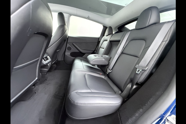 Tesla Model Y RWD 300pk Trekhaak SOH 92% Warmtepomp LFP-Accu Leer Lmv Camera's Panoramadak Adap.Cruise Navi Ecc Autopilot Stoel+Stuur+Achterbank Verwarming Elek.Achterklep Dodehoek detector Draadloze telefoonlader 1e Eigenaar 1.600KG Trekgewicht Fabrieksgarantie op Motor en Accu tot 22-04-2032/160.000km