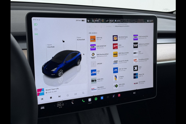 Tesla Model Y RWD 300pk Trekhaak SOH 92% Warmtepomp LFP-Accu Leer Lmv Camera's Panoramadak Adap.Cruise Navi Ecc Autopilot Stoel+Stuur+Achterbank Verwarming Elek.Achterklep Dodehoek detector Draadloze telefoonlader 1e Eigenaar 1.600KG Trekgewicht Fabrieksgarantie op Motor en Accu tot 22-04-2032/160.000km