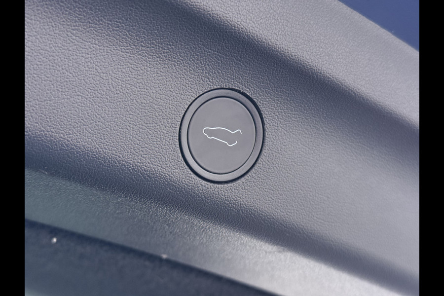 Tesla Model Y RWD 300pk Trekhaak SOH 92% Warmtepomp LFP-Accu Leer Lmv Camera's Panoramadak Adap.Cruise Navi Ecc Autopilot Stoel+Stuur+Achterbank Verwarming Elek.Achterklep Dodehoek detector Draadloze telefoonlader 1e Eigenaar 1.600KG Trekgewicht Fabrieksgarantie op Motor en Accu tot 22-04-2032/160.000km