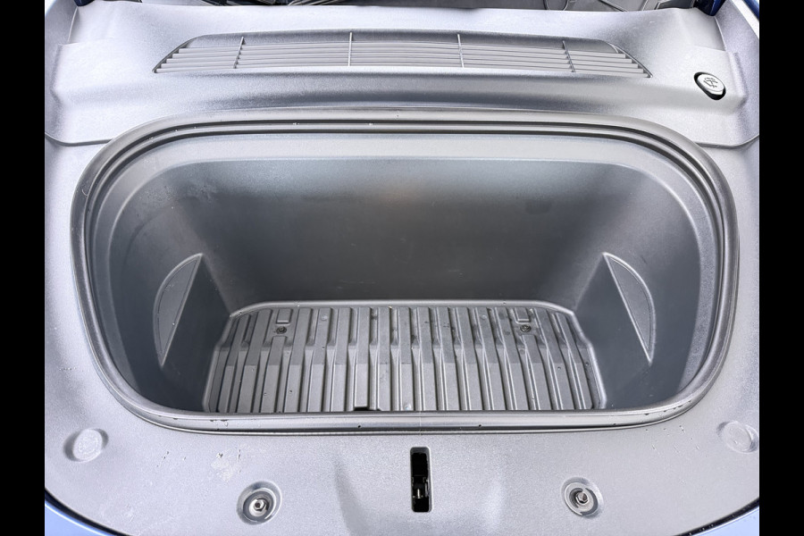 Tesla Model Y RWD 300pk Trekhaak SOH 92% Warmtepomp LFP-Accu Leer Lmv Camera's Panoramadak Adap.Cruise Navi Ecc Autopilot Stoel+Stuur+Achterbank Verwarming Elek.Achterklep Dodehoek detector Draadloze telefoonlader 1e Eigenaar 1.600KG Trekgewicht Fabrieksgarantie op Motor en Accu tot 22-04-2032/160.000km