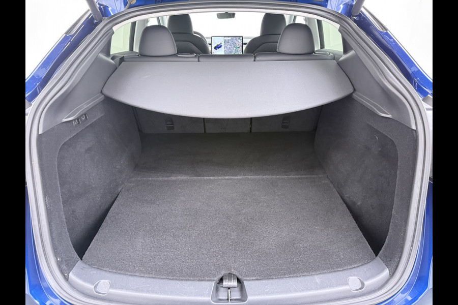 Tesla Model Y RWD 300pk Trekhaak SOH 92% Warmtepomp LFP-Accu Leer Lmv Camera's Panoramadak Adap.Cruise Navi Ecc Autopilot Stoel+Stuur+Achterbank Verwarming Elek.Achterklep Dodehoek detector Draadloze telefoonlader 1e Eigenaar 1.600KG Trekgewicht Fabrieksgarantie op Motor en Accu tot 22-04-2032/160.000km