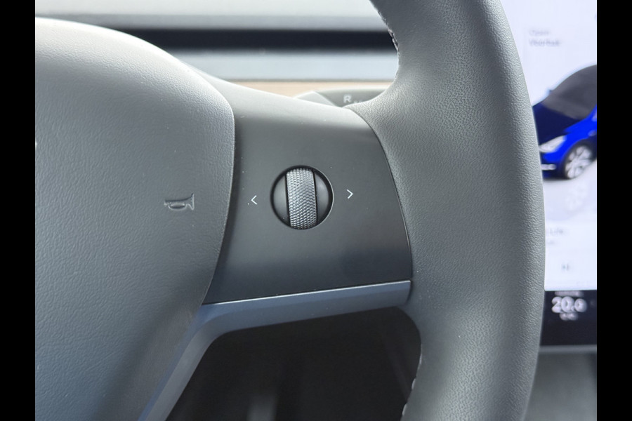 Tesla Model Y RWD 300pk Trekhaak SOH 92% Warmtepomp LFP-Accu Leer Lmv Camera's Panoramadak Adap.Cruise Navi Ecc Autopilot Stoel+Stuur+Achterbank Verwarming Elek.Achterklep Dodehoek detector Draadloze telefoonlader 1e Eigenaar 1.600KG Trekgewicht Fabrieksgarantie op Motor en Accu tot 22-04-2032/160.000km